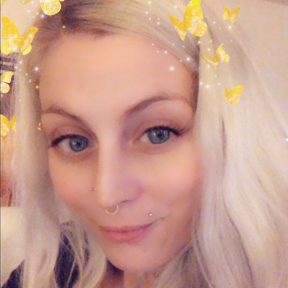 Meet your Posher, Rae - Picture 1 of 1